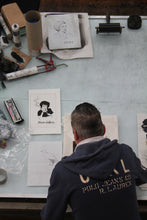 Load image into Gallery viewer, Donald Urquhart: Sleekit